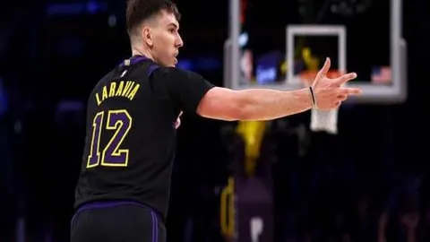 李海新荣获中超金哨大奖，唐顺齐、傅明分获银铜哨荣誉！